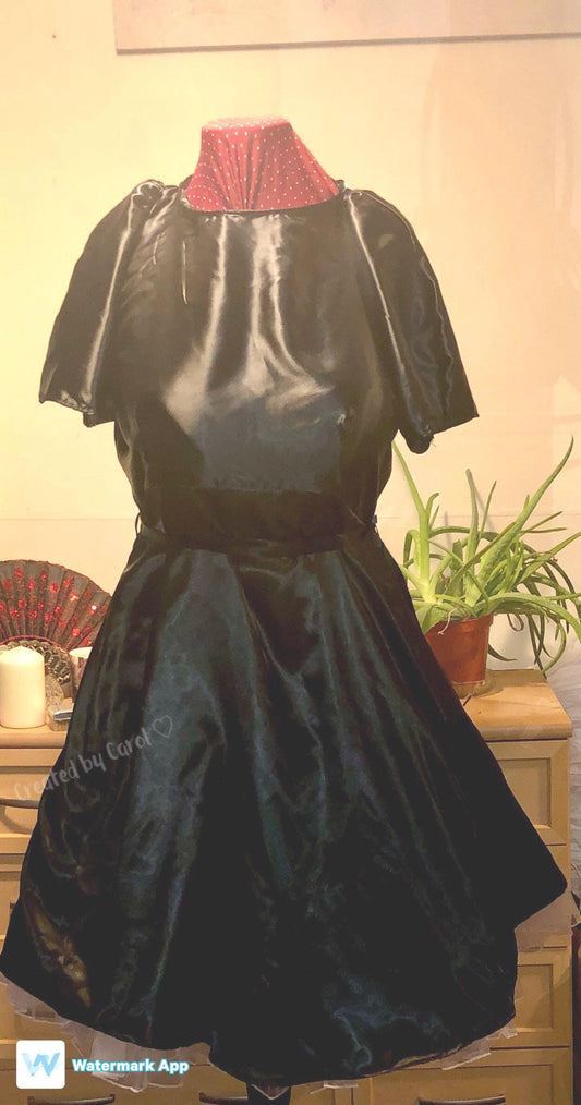 Lockable satin dress
